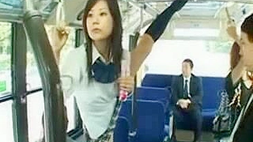 Japonesa Fodida no Ônibus por Estranho