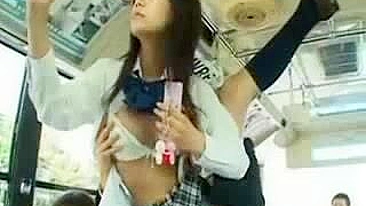 Japonesa Fodida no Ônibus por Estranho