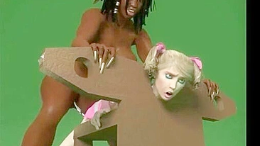 Futanari Peituda em Bondage Interracial 3D