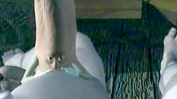 Ruiva Estrela Pornô Leva Surra de Pica numa Cabana de Madeira