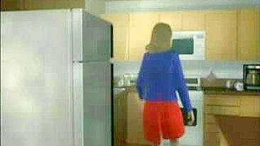 Garota Hentai 3D Ganha Boquete Quente de Pauzão ao Ar Livre