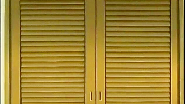 Empregada Molhada Amarrada e Fodida de Quatro em Hentai