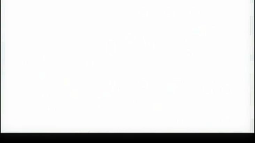 Shemale Tem Cu Enrabado com Dildo em Cativeiro