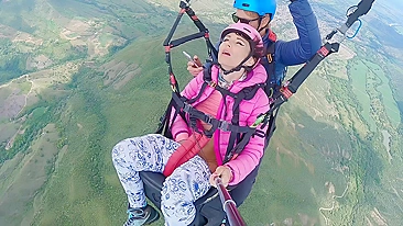 Presente de aniversário pra minha vadia: parapente e pelada a 1000 metros