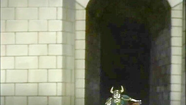 Loira Hentai Toma Banho e se Masturba na Masmorra