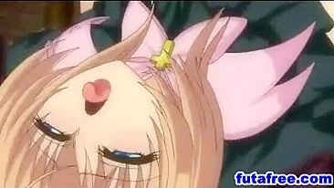 Futanari Vadias Levam Dupla Penetração no Banheiro Público