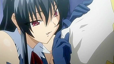 Acorrentada em Ménage Hentai com Peitos Gigantes Apertados