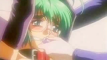 Enfermeira Amarrada e Amordaçada Punida com Strap-on em Fantasia Hentai Selvagem