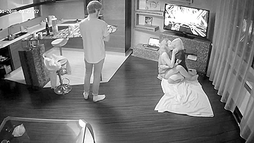 Pegaram a irmã bêbada e decidiram foder gostoso