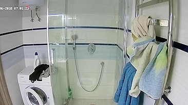 Ruiva pega no flagra toma banho e deixa o corpinho todo molhado