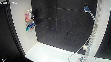 Escondi câmera no lugar certo e flagrei mana tirando a roupa toda