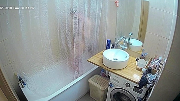 Peguei irmã na câmera mas tá tudo borrado, não dá pra ver o corpo dela