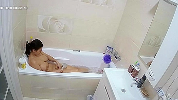 Irmã Moreninha Fofa Pegada no Banheiro Nua e Pronta pra Sacanagem XXX