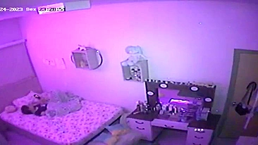 Vídeo antigo de irmã flagrada achando que tá sozinha a tarde toda