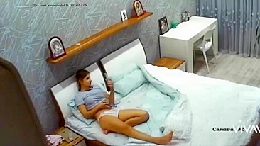 Morena Gostosa de Pernas Longas é a Irmã Flagrada se Tocando