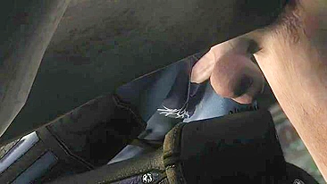 Essa gata tem pernas lindas e tá pronta pra engolir pau humano fundo