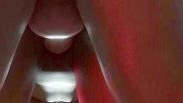 Porra voando no chão enquanto morena safada curte o pau dele loucamente