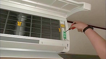 Morena cuidando de paus duros com a buceta molhada impressionante