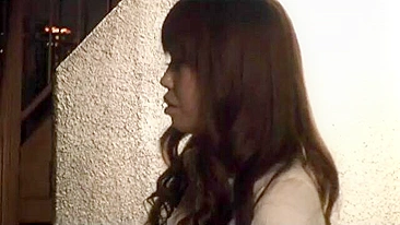 Pornstar japonesa glamorosa se masturba em cena XXX sem censura.