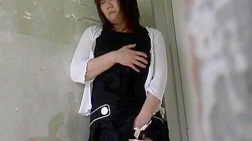 Sem censura - Vizinha safada se masturbando sozinha com orgasmo intenso.