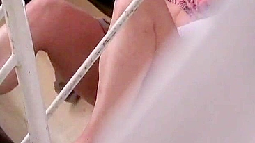 Masturbação Rápida - Voyeur filma vizinha japonesa sexy se tocando sozinha.