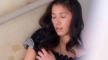 Vizinha japonesa safada se masturbando é imperdível pra tarados.