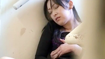 Ação XXX da minha amiga japonesa safada se masturbando.