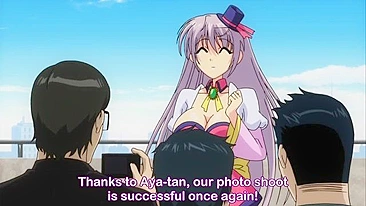 Veja como a vadia cosplay aguenta todos os paus nessa foda