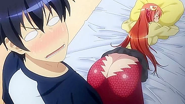 Fotógrafo pervertido clica monstros sensuais em site de pornô hentai.