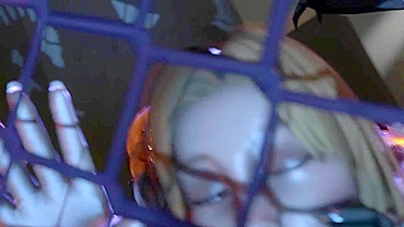 Tina Armstrong devorada por criaturas mortas-vivas com paus gigantes em cena hentai.