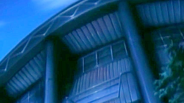 Âncora hentai curte sexo safado com brinquedos na buceta e no cu.