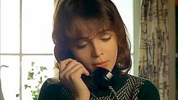 Porno vintage: cara lida com buceta peluda de gata com corpo perfeito