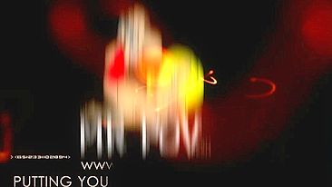 Latina colegial animada leva rola nos buracos molhados