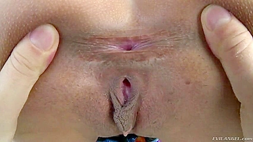 Namorada exótica tem buceta chupada após responder perguntas