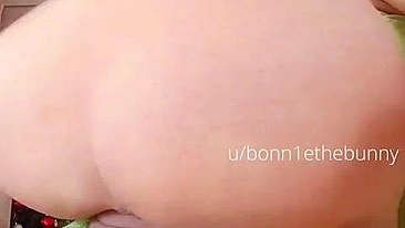 Cammy Sexy de Street Fighter Enfrentando Coelhinha em Batalha Pornô Quente