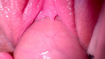 Esposa do irmão goza com sexo quente e buceta apertadinha.