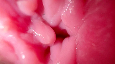 Seduza sua parceira com papo safado mostrando partes íntimas de perto.