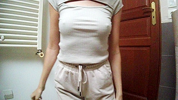 Minha vizinha quer me foder e eu tenho peitos perfeitos.