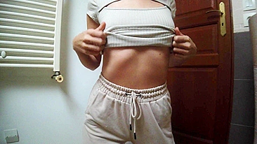 Minha vizinha quer me foder e eu tenho peitos perfeitos.