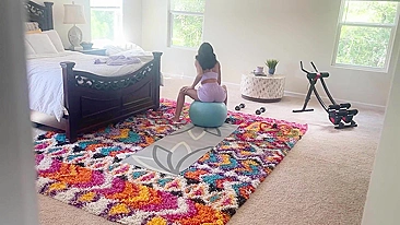 Flagrado pela Irmã no Yoga, Ela Chupou Toda a Porra do Meu Pauzão