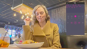 Sinta prazer intenso com vibrador Lush controlado remoto em provador e restaurante privado.