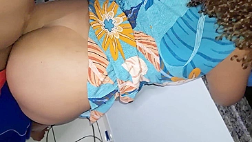 Desejos Sujos do Papai - Gata Brasileira Curvilínea Dedada pelo Pai