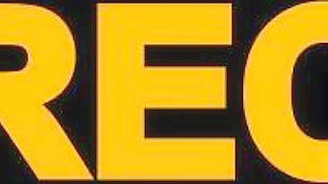 Peitos naturais grandes provocados por ruivinha novinha no banho de espuma.