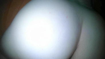 Vive um footjob molhado, foda de quatro na buceta com gozada cremosa.