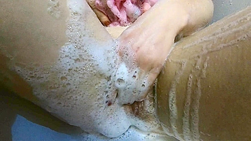 Lava todos os cantinhos da minha ruivinha teen quente e molhada.