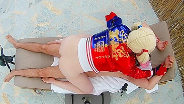 Ruiva cosplay de Harley Quinn leva gozada na buceta em foda quente.