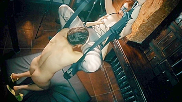 Ruivinha novinha enlouquece no balanço sexual em vídeo explícito.