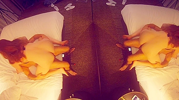 Ruiva amadora de tetas naturais goza duas vezes com paixão em vídeo caseiro.