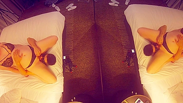 Ruiva amadora de tetas naturais goza duas vezes com paixão em vídeo caseiro.