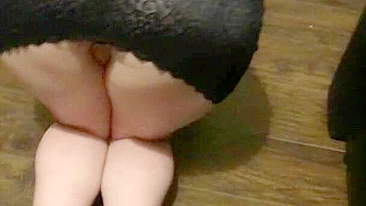 Ruiva safada provoca namorado com corpo gostoso e peitos grandes em vídeo quente.